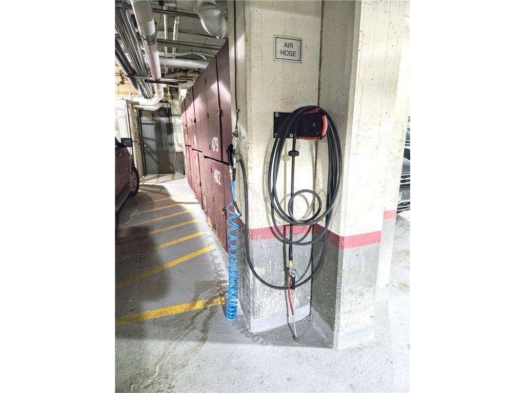 400 Groveland Avenue, #2313, 45, Minneapolis, MN 55403 Garage air hose.jpeg