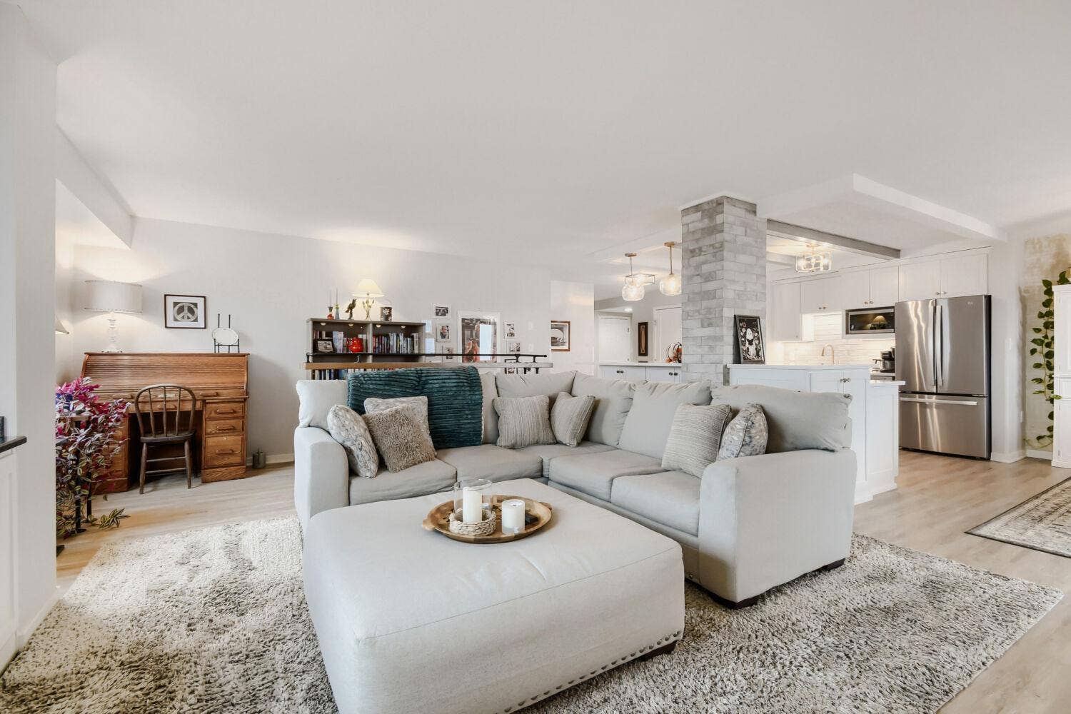 400 Groveland Avenue, #2313, 45, Minneapolis, MN 55403 Summit House Penthouse 2313 Living Room.jpg