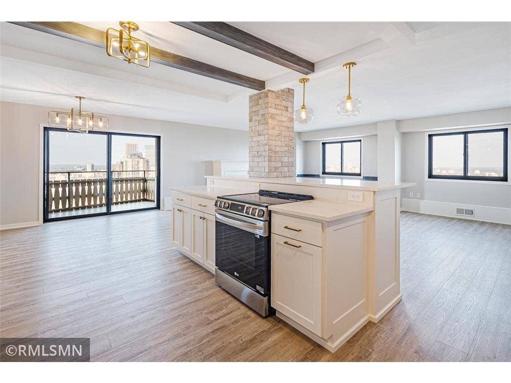 400 Groveland Avenue, #2313, 45, Minneapolis, MN 55403 Summit House Penthouse 2313 unfurnished.jpeg
