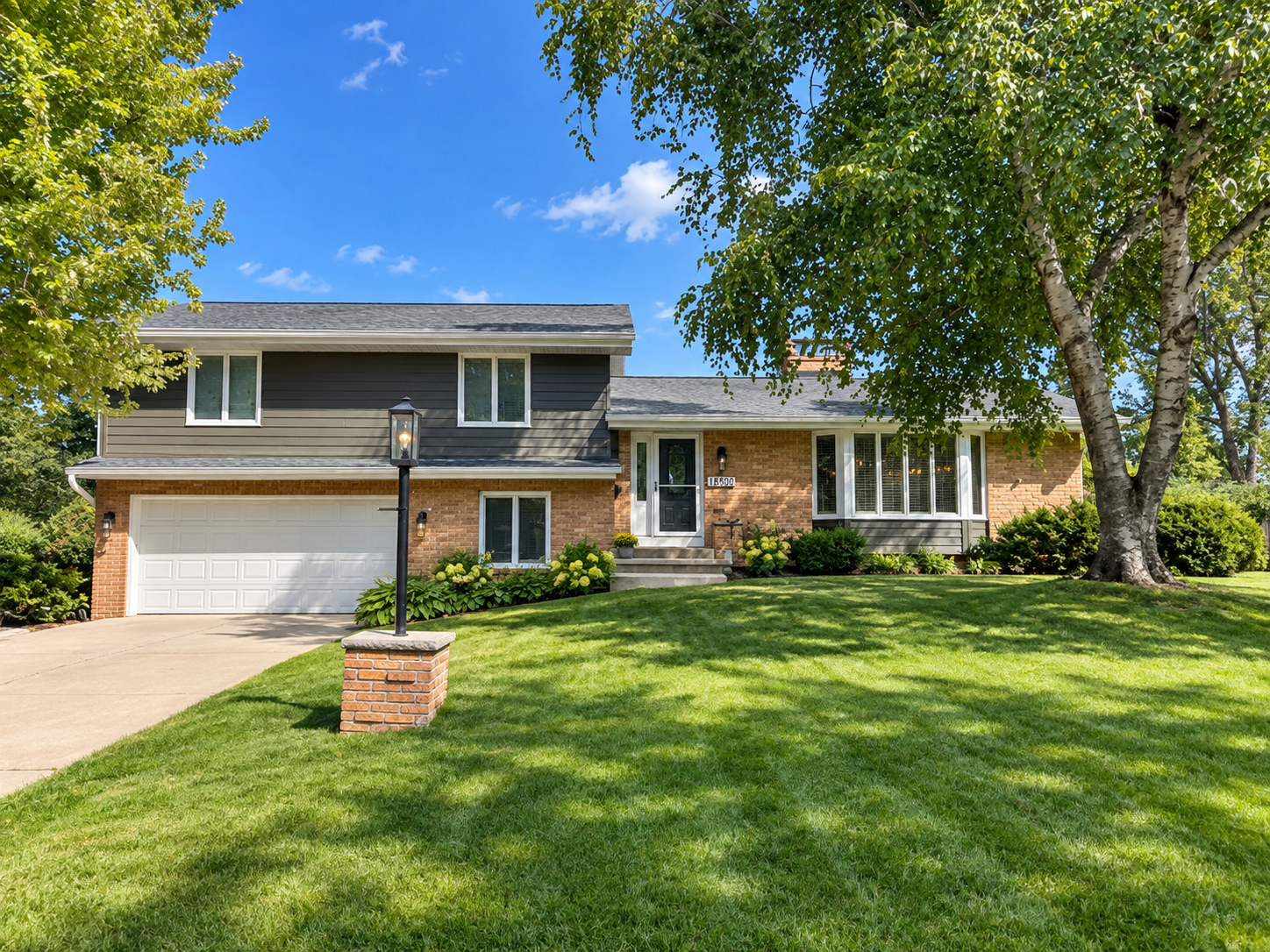 1800 Quebec Avenue N, Golden Valley, MN 55427 Welcome to 1800 Quebec Ave N.