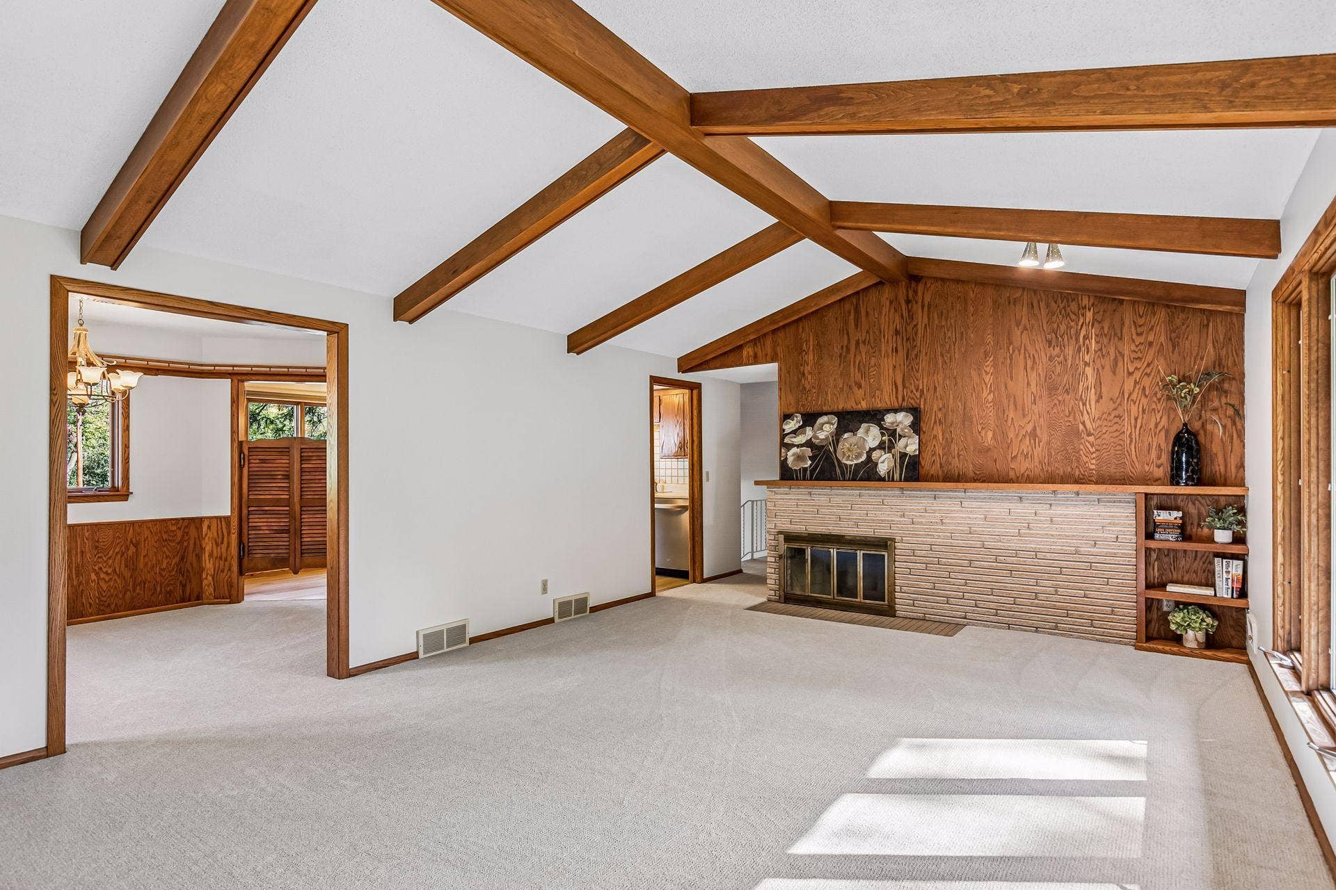 2931 Cedar Knoll Court, Minnetonka, MN 55305 Living Room without the virtual staging.