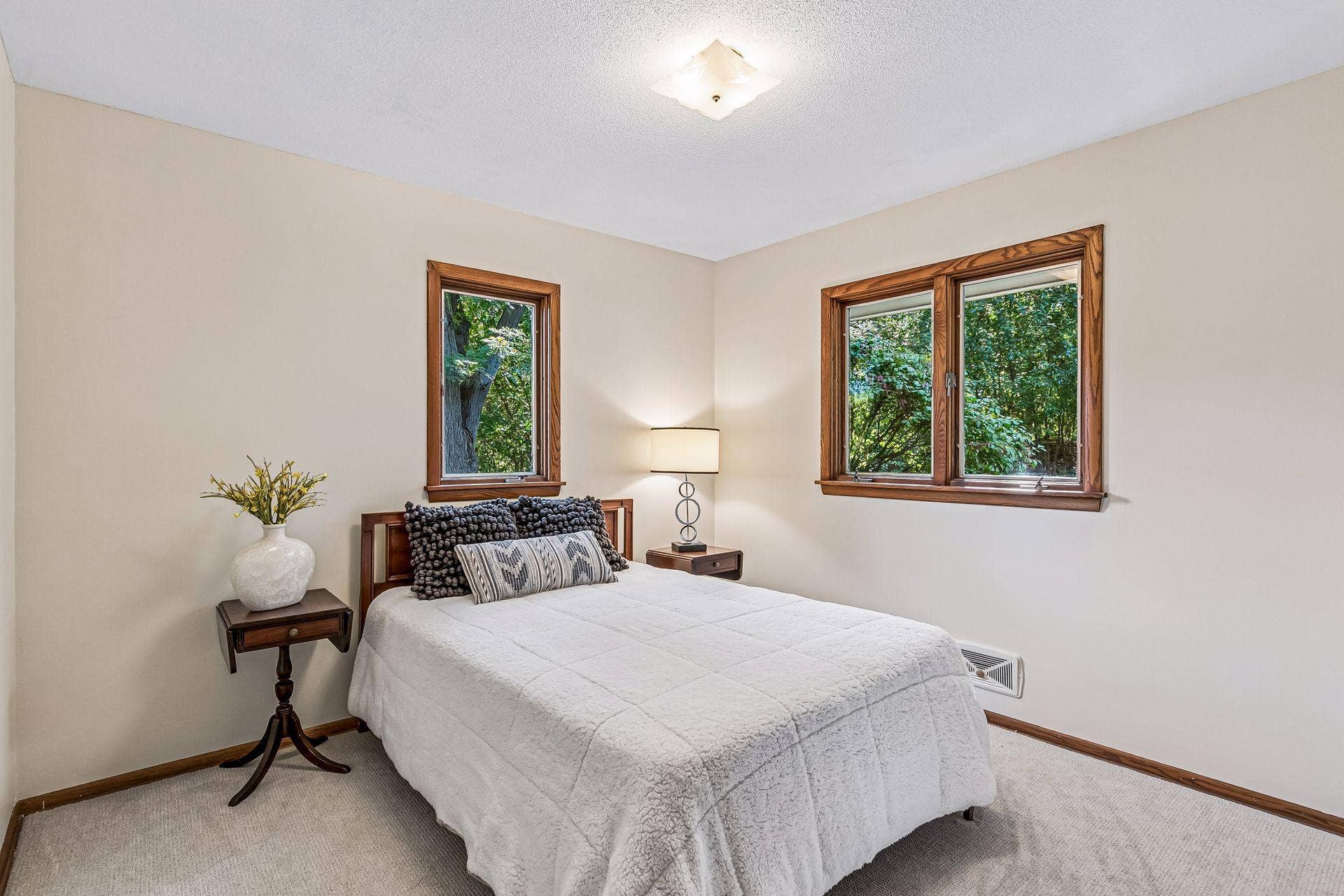 2931 Cedar Knoll Court, Minnetonka, MN 55305 Bedroom #2 with plenty of natural light.
