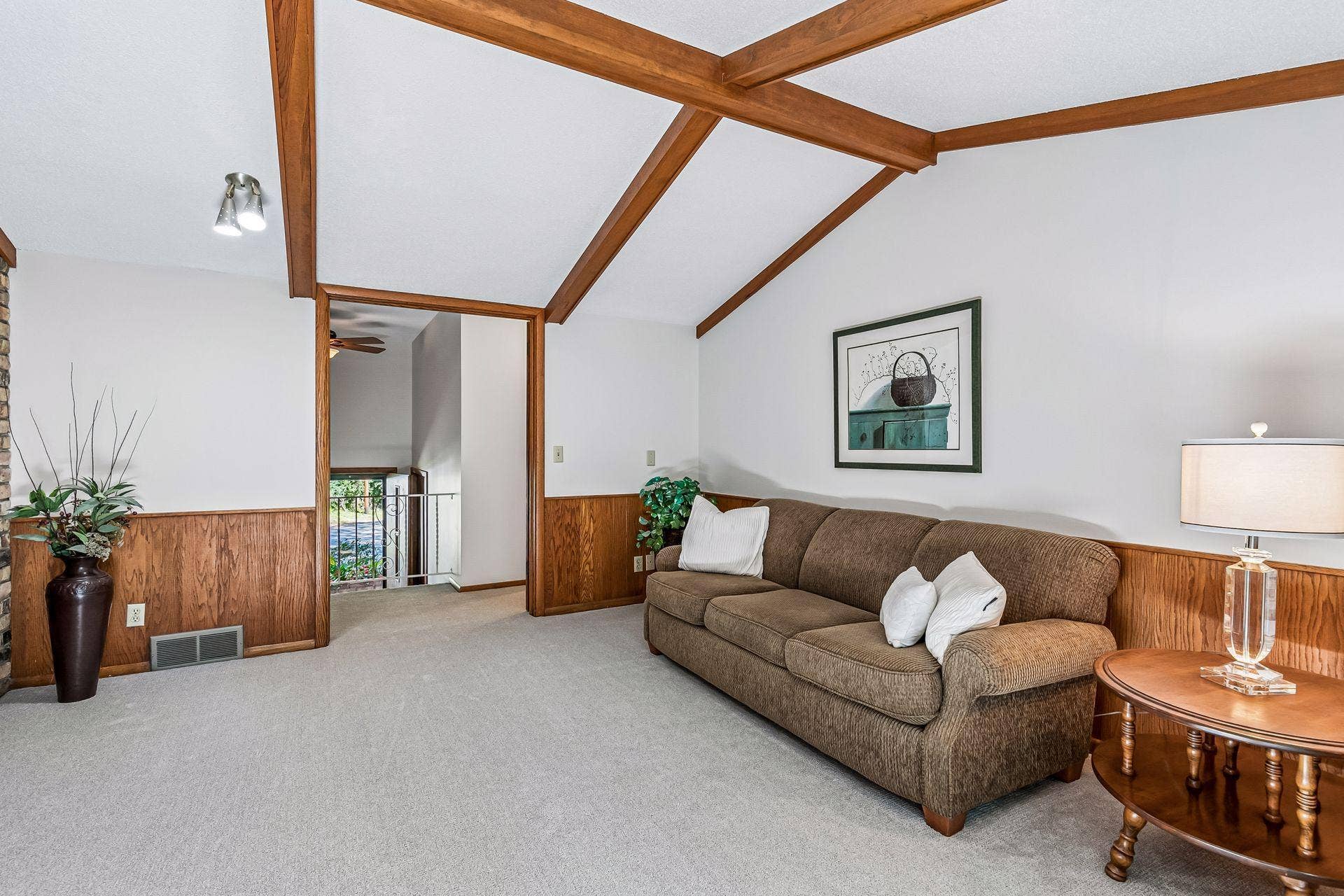 2931 Cedar Knoll Court, Minnetonka, MN 55305 Family Room continues the vaulted ceiling architecture.
