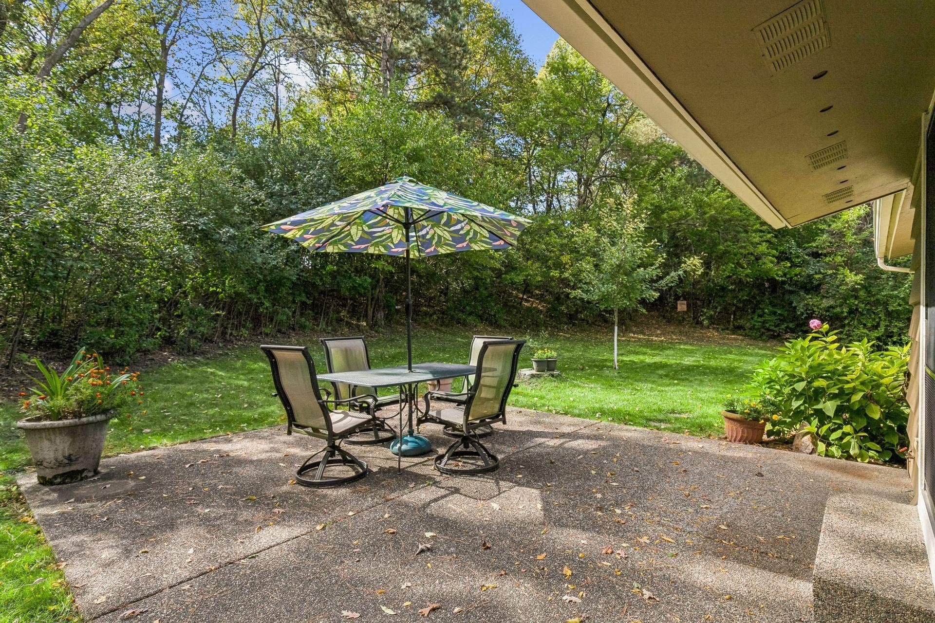 2931 Cedar Knoll Court, Minnetonka, MN 55305 Large patio for entertaining.