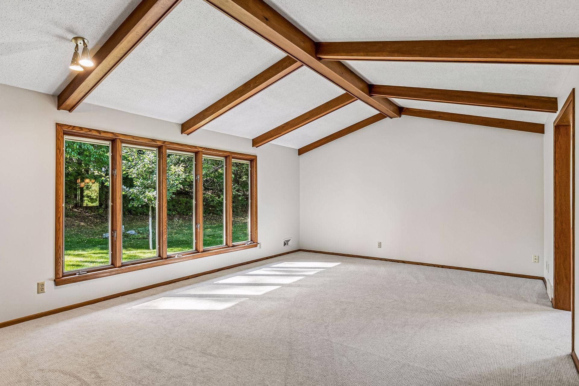 2931 Cedar Knoll Court, Minnetonka, MN 55305 Large windows bring in natural light and a great view of the private yard!