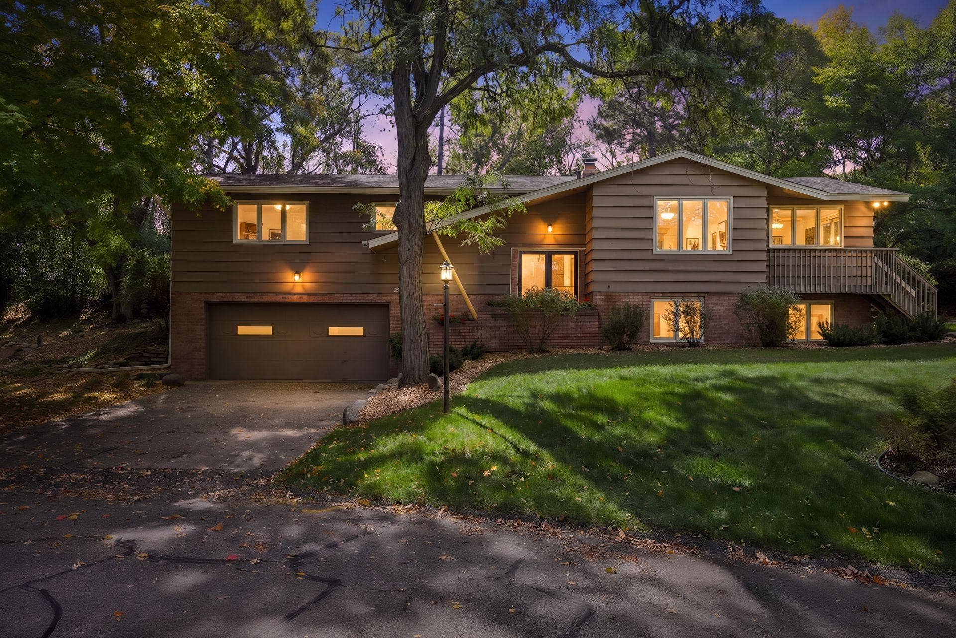 2931 Cedar Knoll Court, Minnetonka, MN 55305 A lovely property day or night!