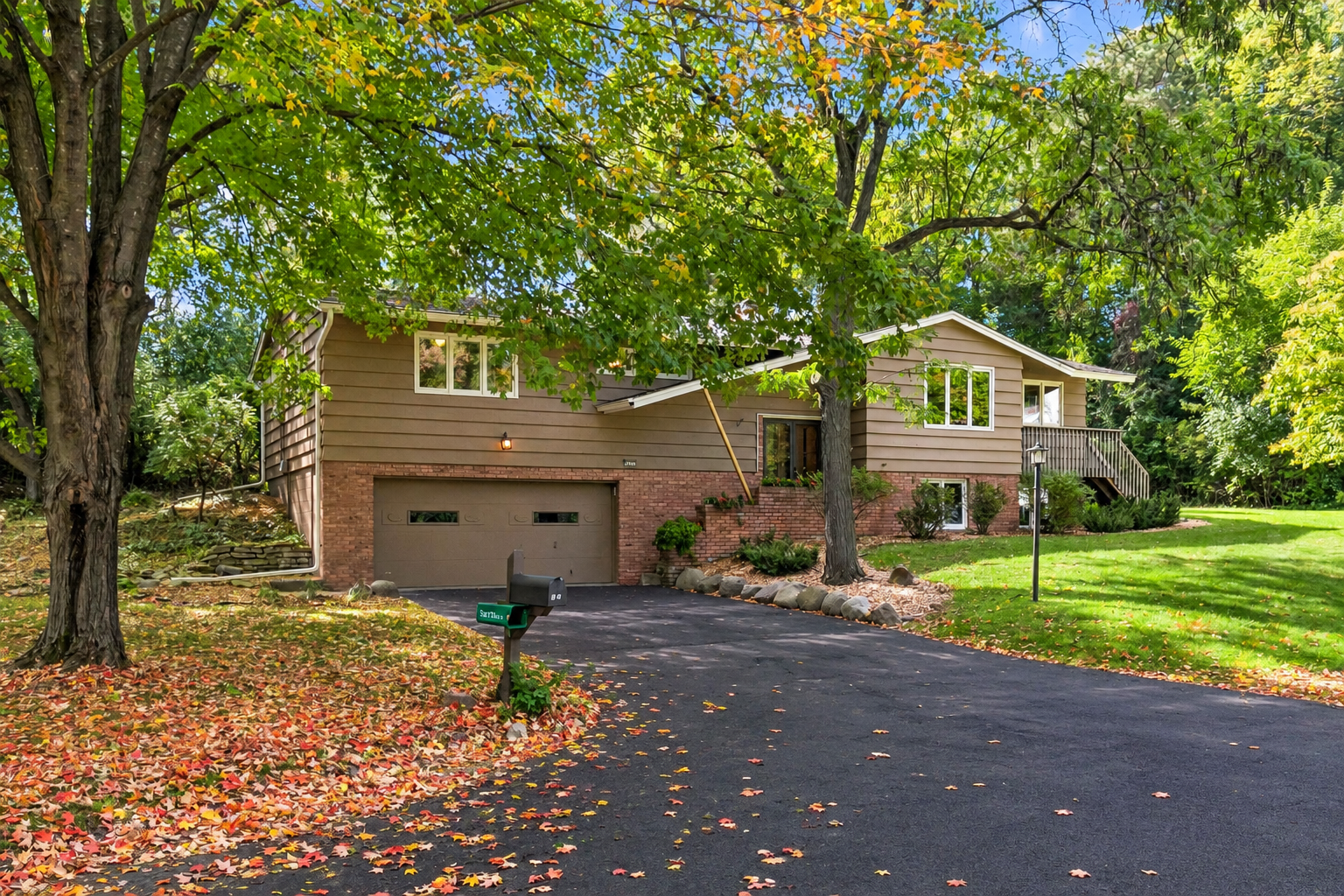 2931 Cedar Knoll Court, Minnetonka, MN 55305 Virtual photo with asphalt driveway.