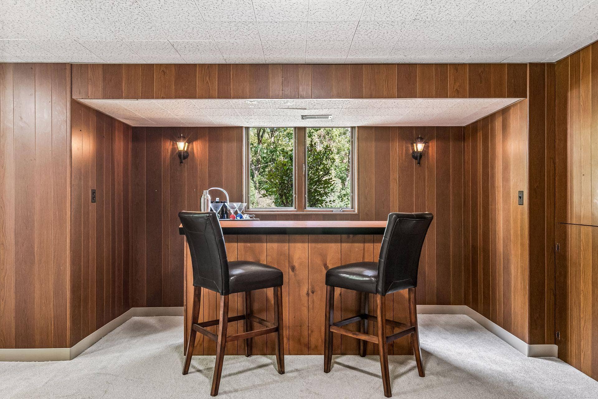 2931 Cedar Knoll Court, Minnetonka, MN 55305 Check out the cute Retro Bar in the Amusement Room.