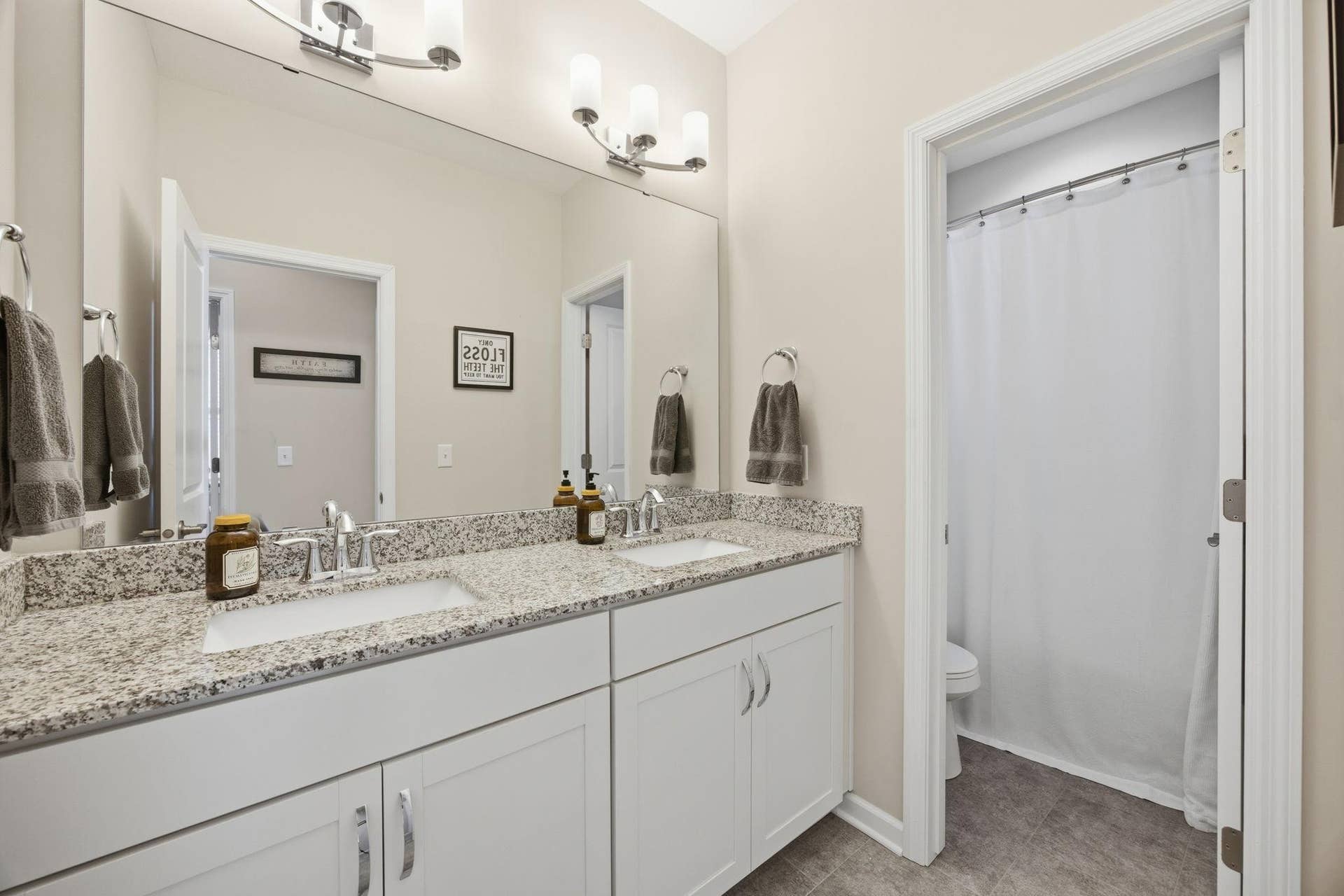 8164 Arrowwood Lane N, Maple Grove, MN 55369 Upper level full bathroom with double sinks