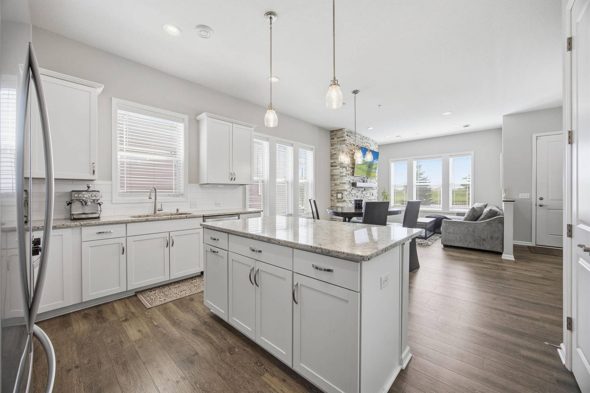 8164 Arrowwood Lane N, Maple Grove, MN 55369 If your looking for bright, open, and move in ready, this is it