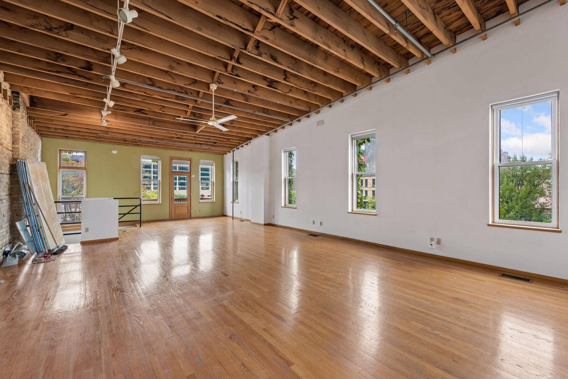 213 1/2 Washington Avenue N, 19, Minneapolis, MN 55401 Level Three