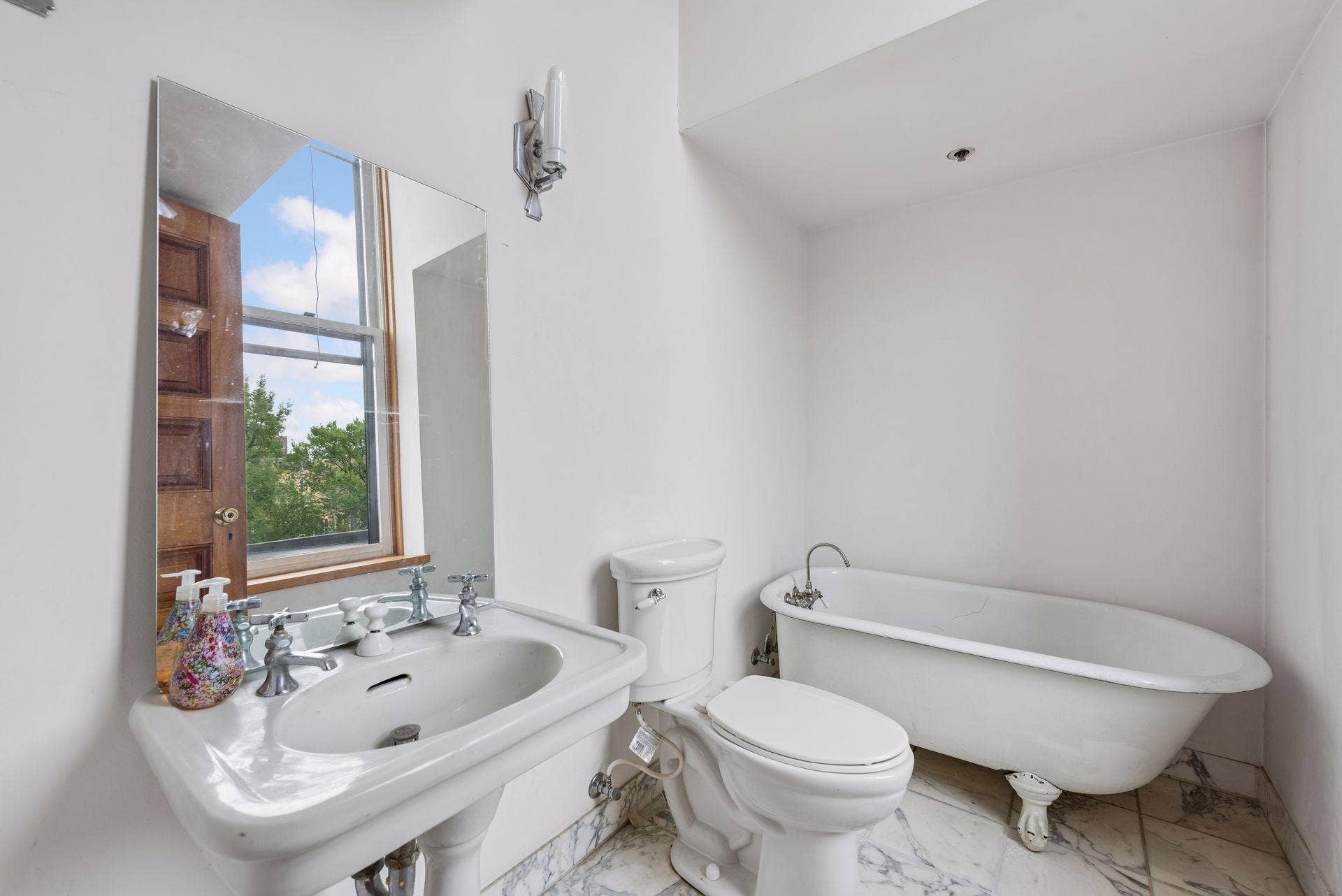 213 1/2 Washington Avenue N, 19, Minneapolis, MN 55401 Level two Bathroom