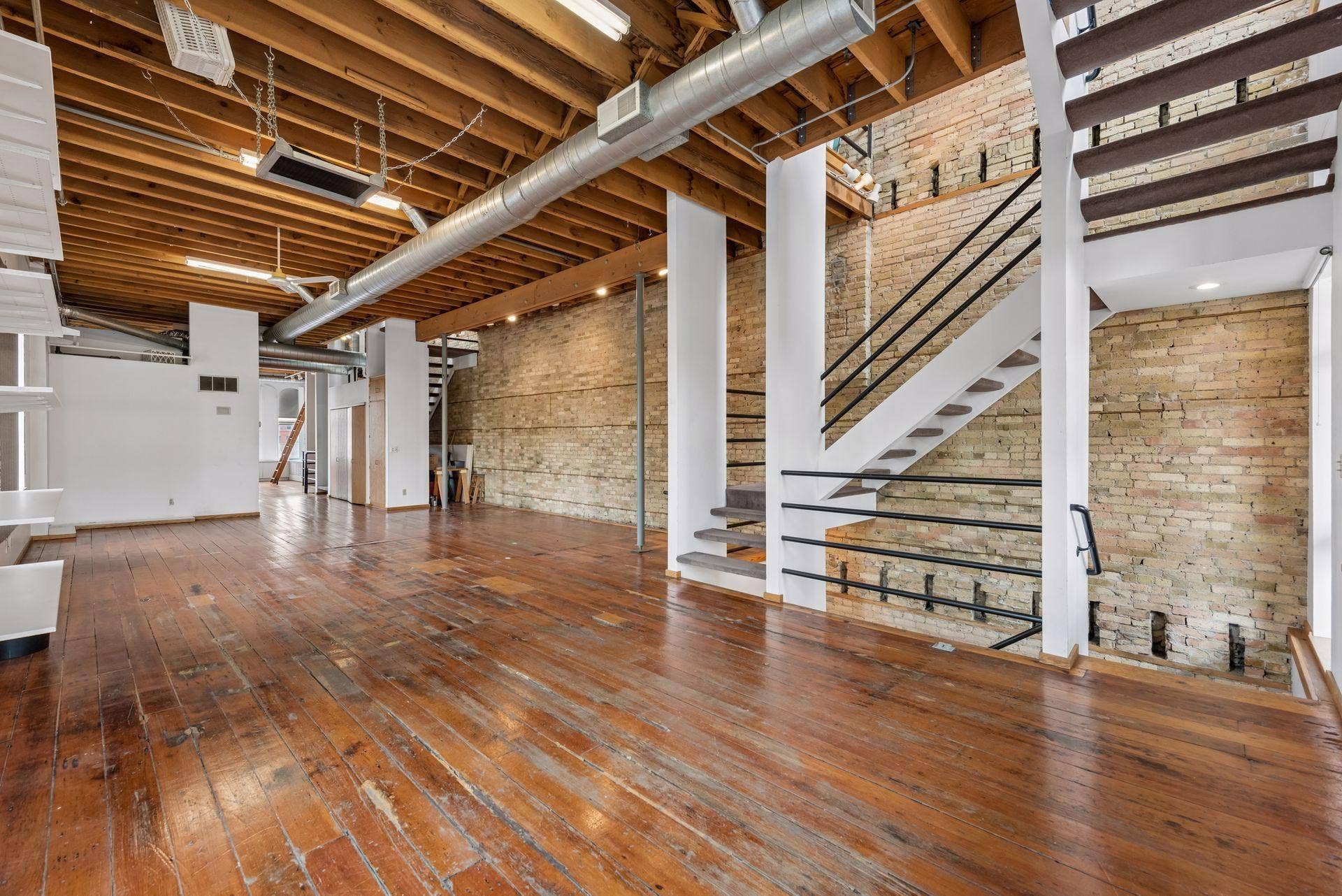 213 1/2 Washington Avenue N, 19, Minneapolis, MN 55401 Level two
