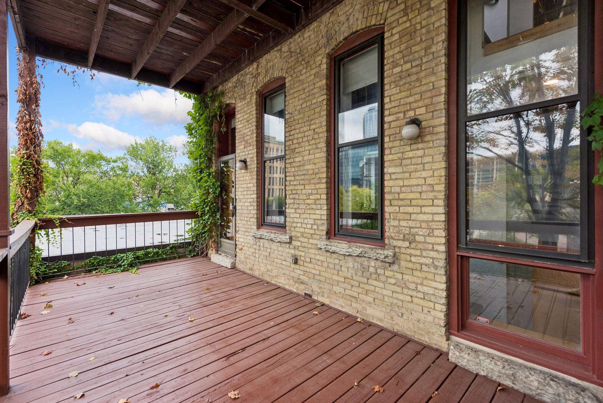 213 1/2 Washington Avenue N, 19, Minneapolis, MN 55401 Level two deck