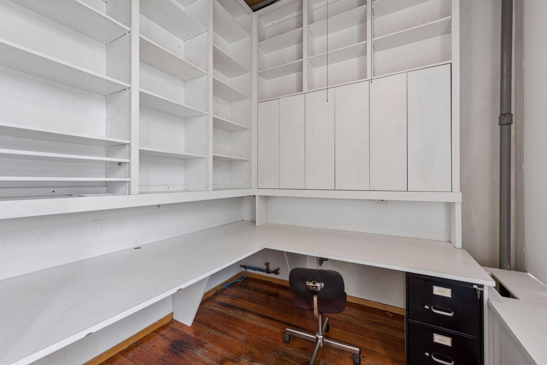 213 1/2 Washington Avenue N, 19, Minneapolis, MN 55401 Office space level two