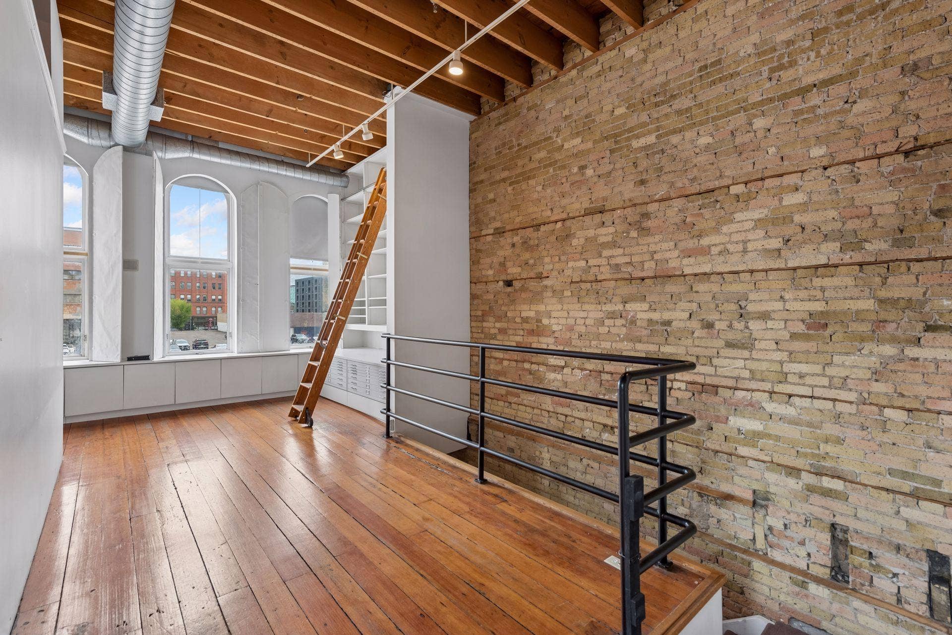 213 1/2 Washington Avenue N, 19, Minneapolis, MN 55401 Level two
