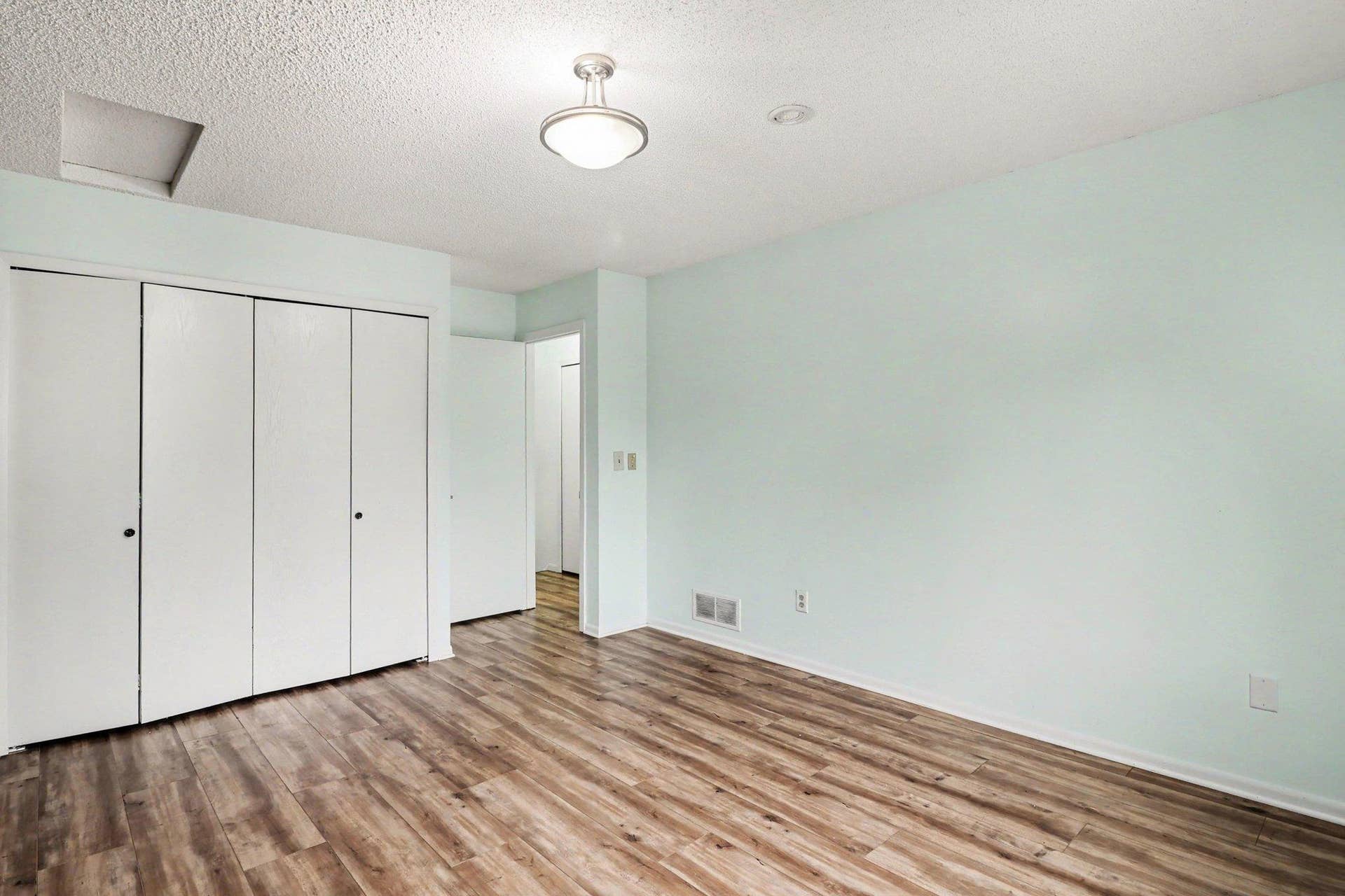 2053 Edgerton Street, Maplewood, MN 55117 2053 Edgerton Street, Maplewood, MN 55117
