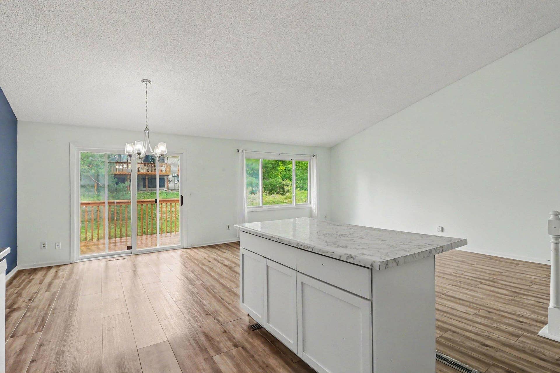 2053 Edgerton Street, Maplewood, MN 55117 2053 Edgerton Street, Maplewood, MN 55117