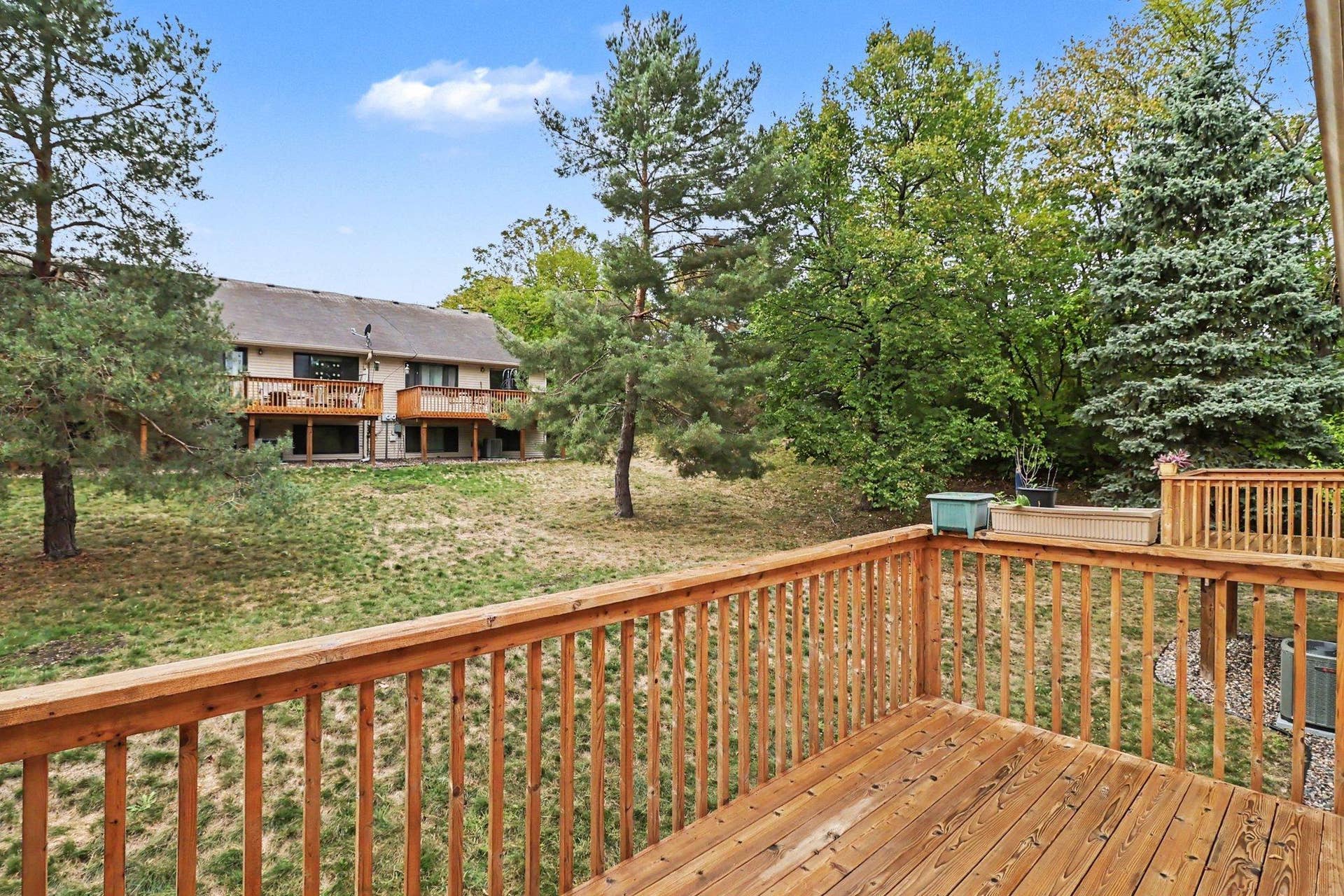 2053 Edgerton Street, Maplewood, MN 55117 2053 Edgerton Street, Maplewood, MN 55117
