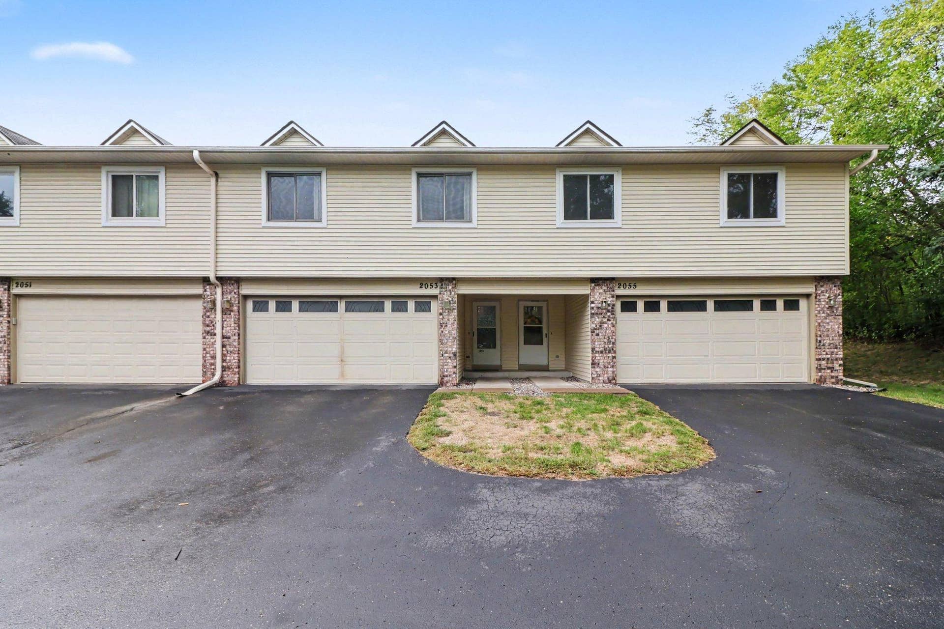 2053 Edgerton Street, Maplewood, MN 55117 2053 Edgerton Street, Maplewood, MN 55117