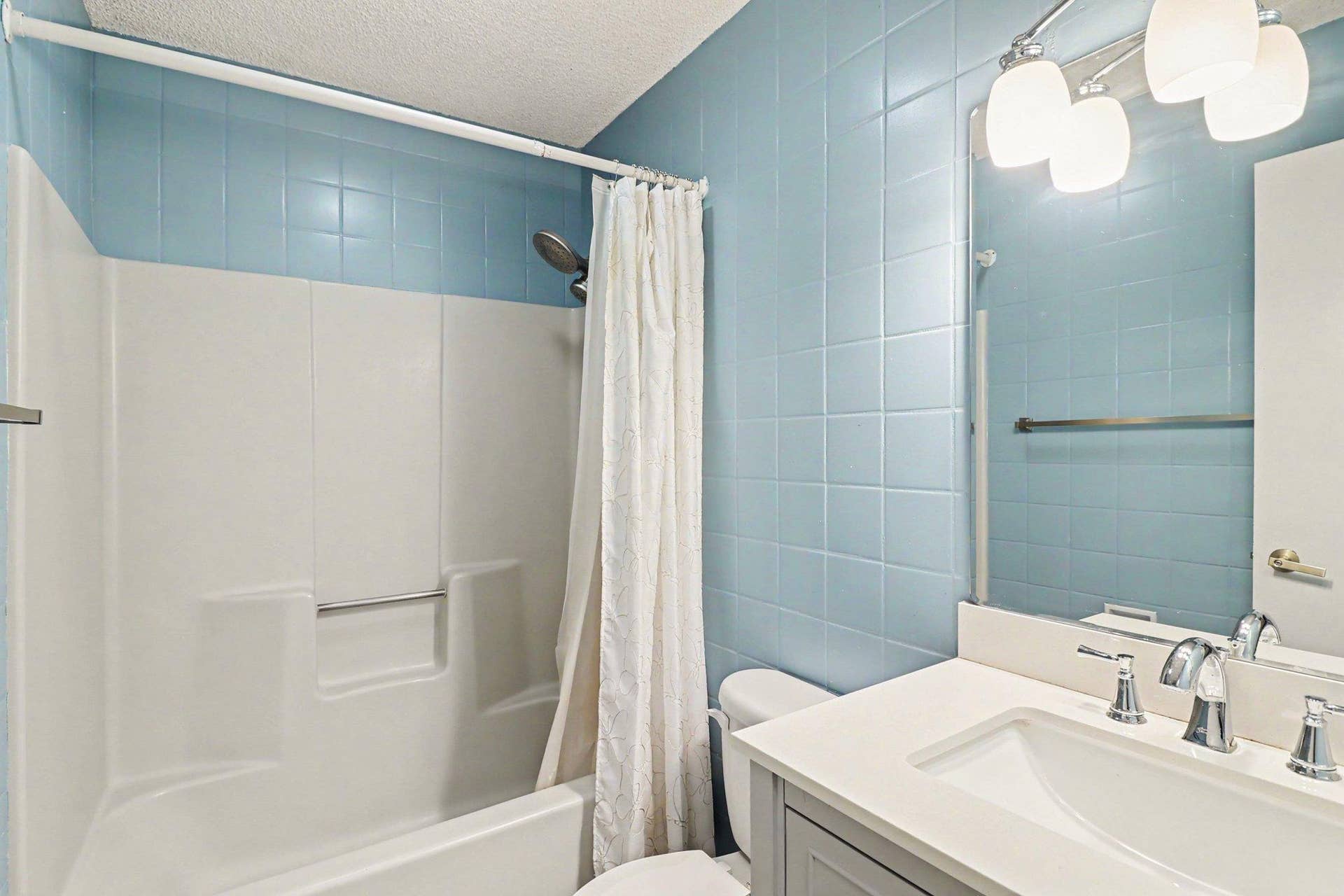 2053 Edgerton Street, Maplewood, MN 55117 2053 Edgerton Street, Maplewood, MN 55117