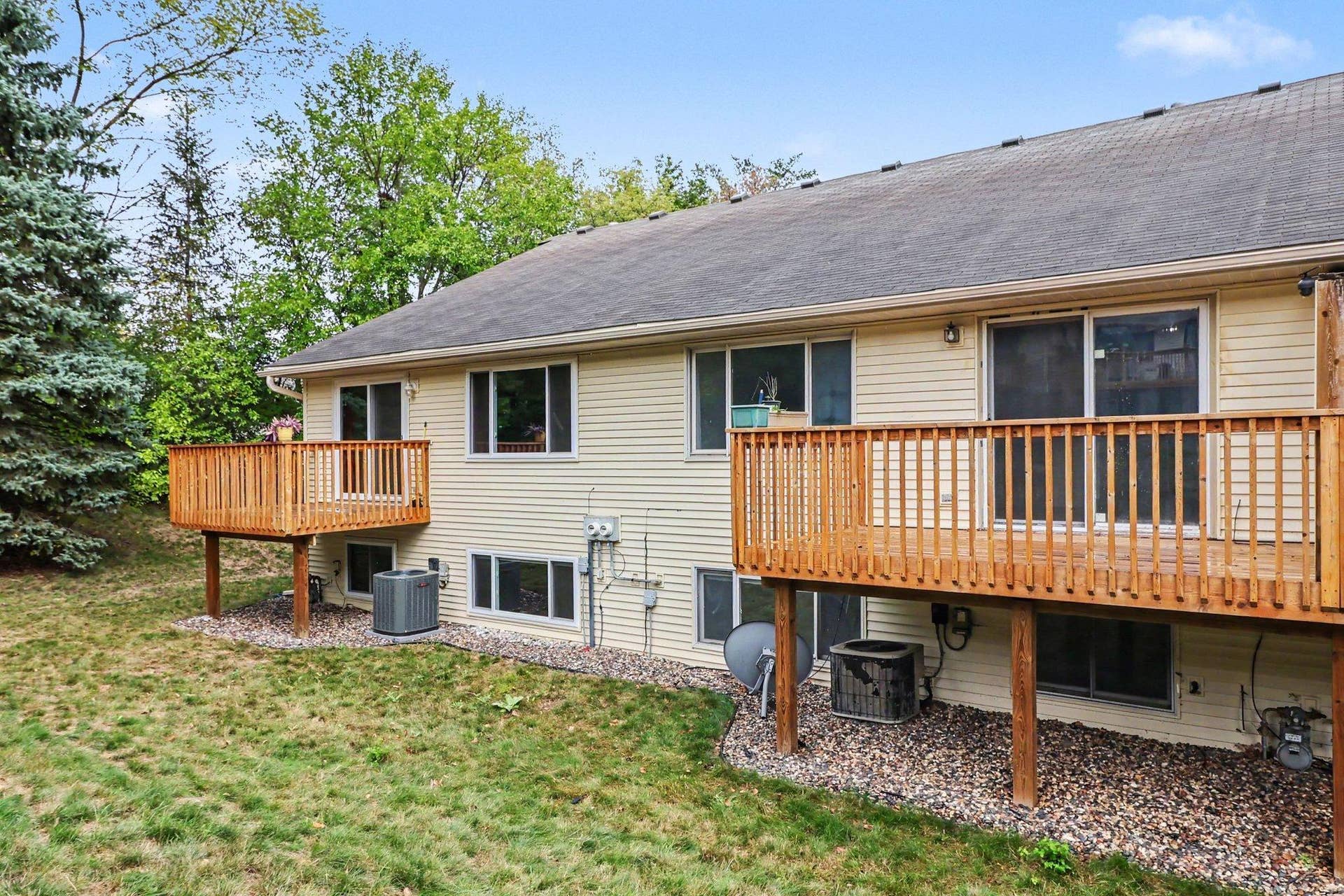 2053 Edgerton Street, Maplewood, MN 55117 2053 Edgerton Street, Maplewood, MN 55117