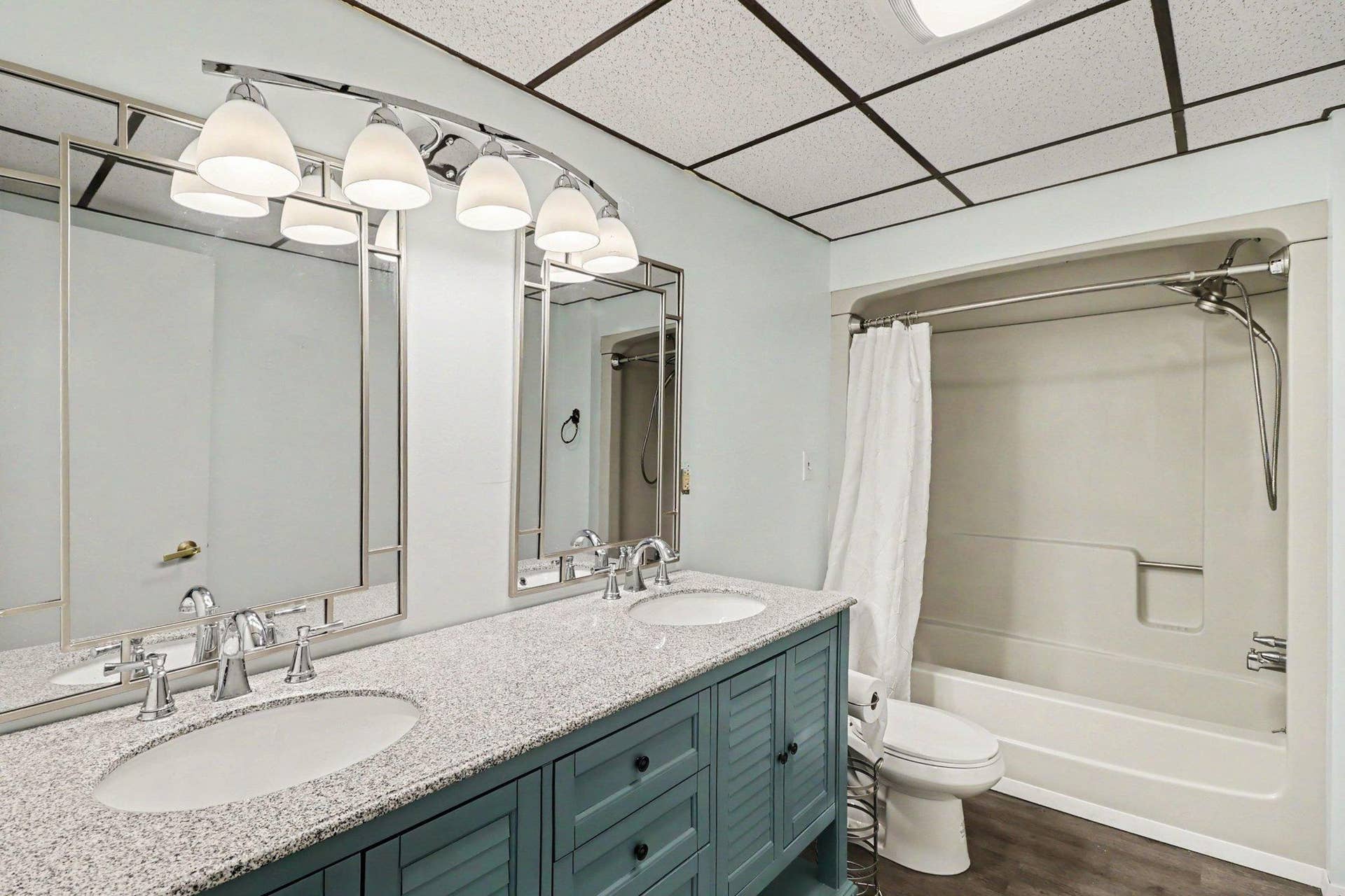 2053 Edgerton Street, Maplewood, MN 55117 2053 Edgerton Street, Maplewood, MN 55117