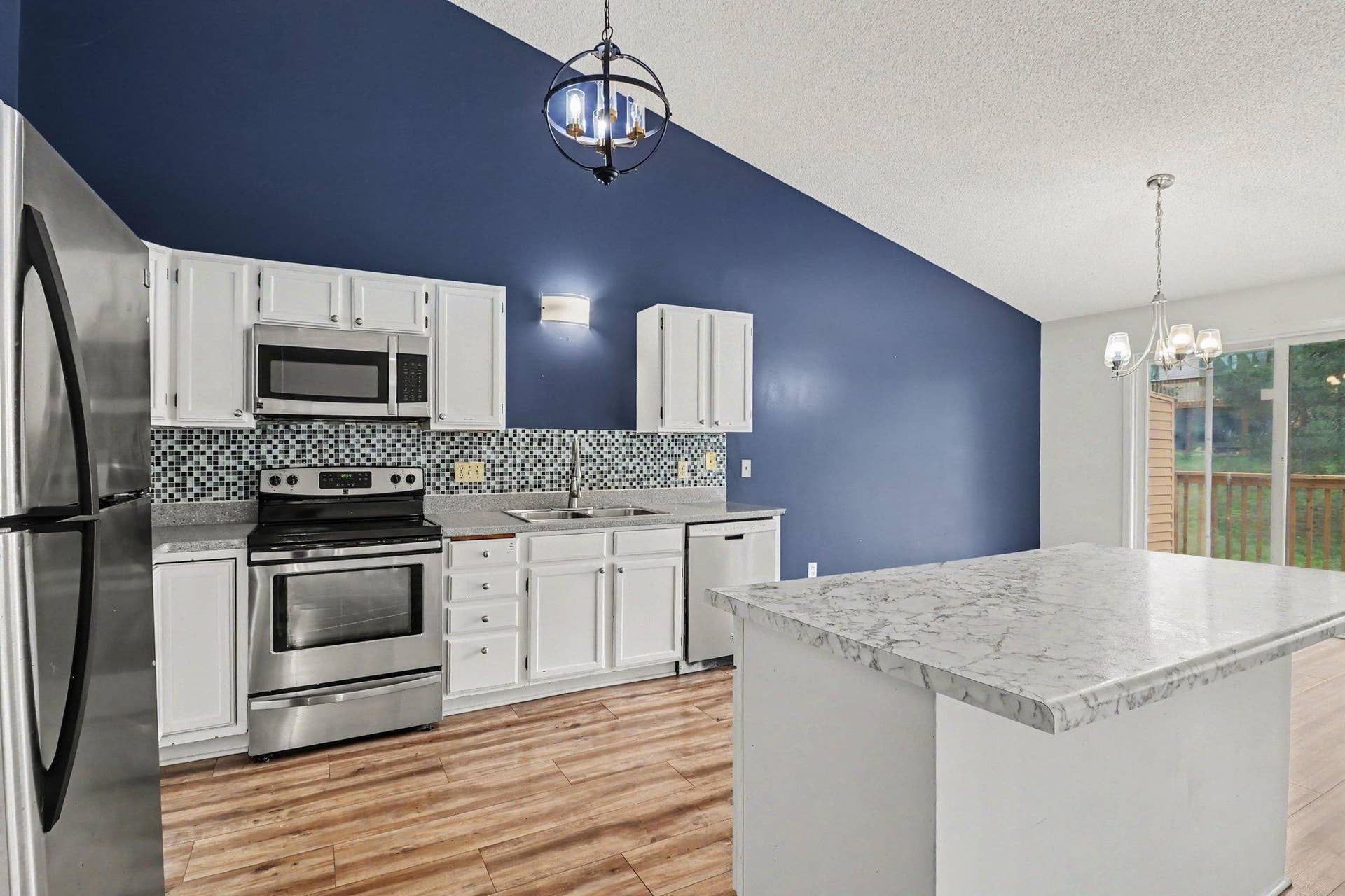 2053 Edgerton Street, Maplewood, MN 55117 2053 Edgerton Street, Maplewood, MN 55117