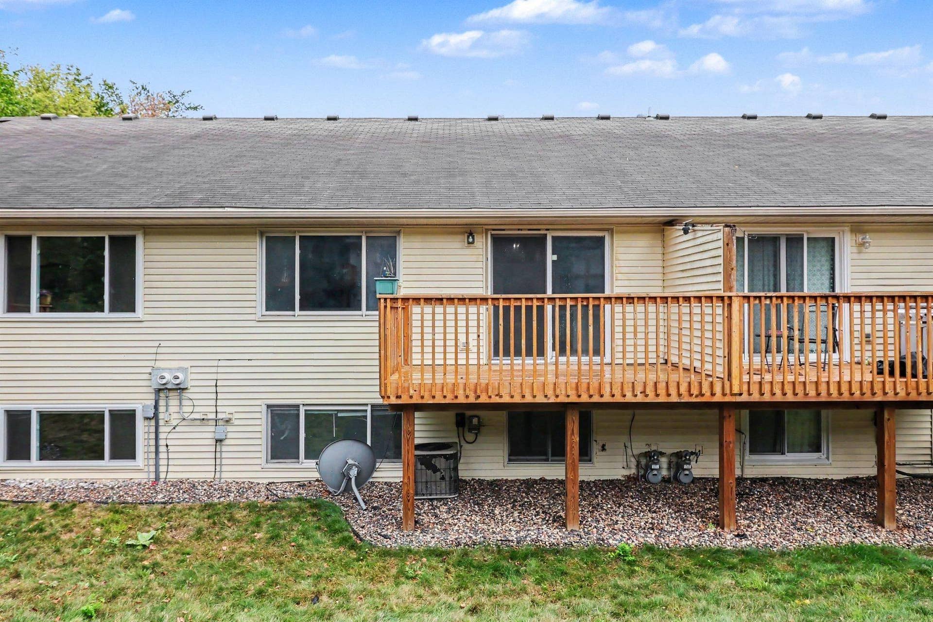 2053 Edgerton Street, Maplewood, MN 55117 2053 Edgerton Street, Maplewood, MN 55117