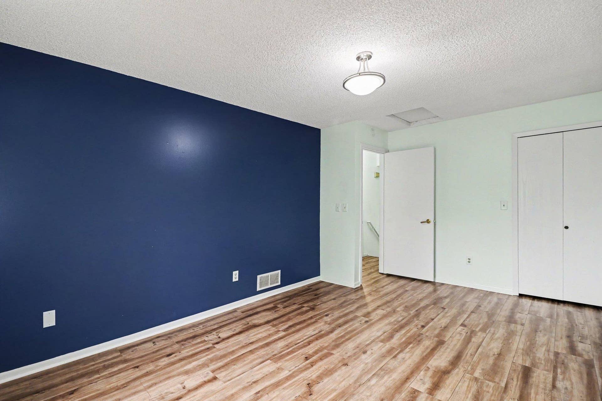 2053 Edgerton Street, Maplewood, MN 55117 2053 Edgerton Street, Maplewood, MN 55117