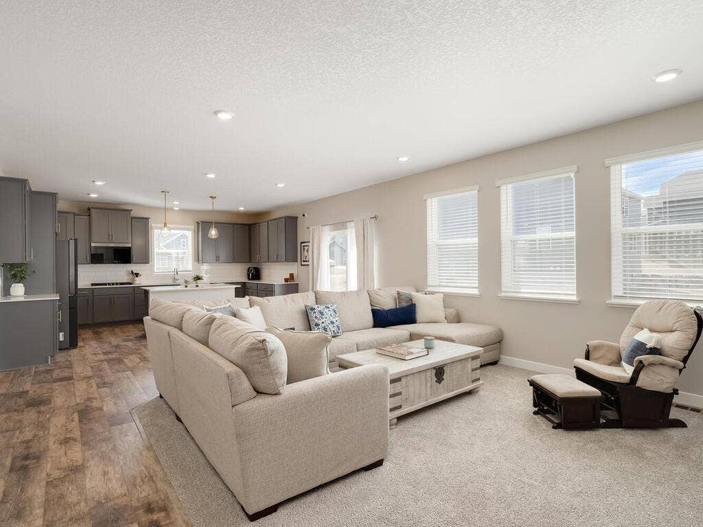 10691 Bent Pine Lane, Woodbury, MN 55129 10691 Bent Pne Ln Woodbury MN 55129 USA-017-034-Living Room-MLS_Size.jpg
