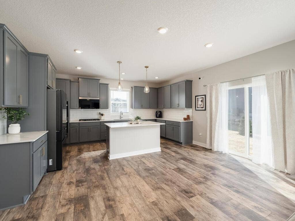 10691 Bent Pine Lane, Woodbury, MN 55129 10691 Bent Pne Ln Woodbury MN 55129 USA-008-018-Kitchen-MLS_Size.jpg