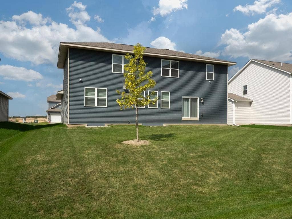 10691 Bent Pine Lane, Woodbury, MN 55129 004-047-Back-1024x768.jpg