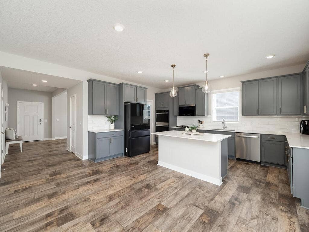10691 Bent Pine Lane, Woodbury, MN 55129 10691 Bent Pne Ln Woodbury MN 55129 USA-009-014-Kitchen-MLS_Size.jpg