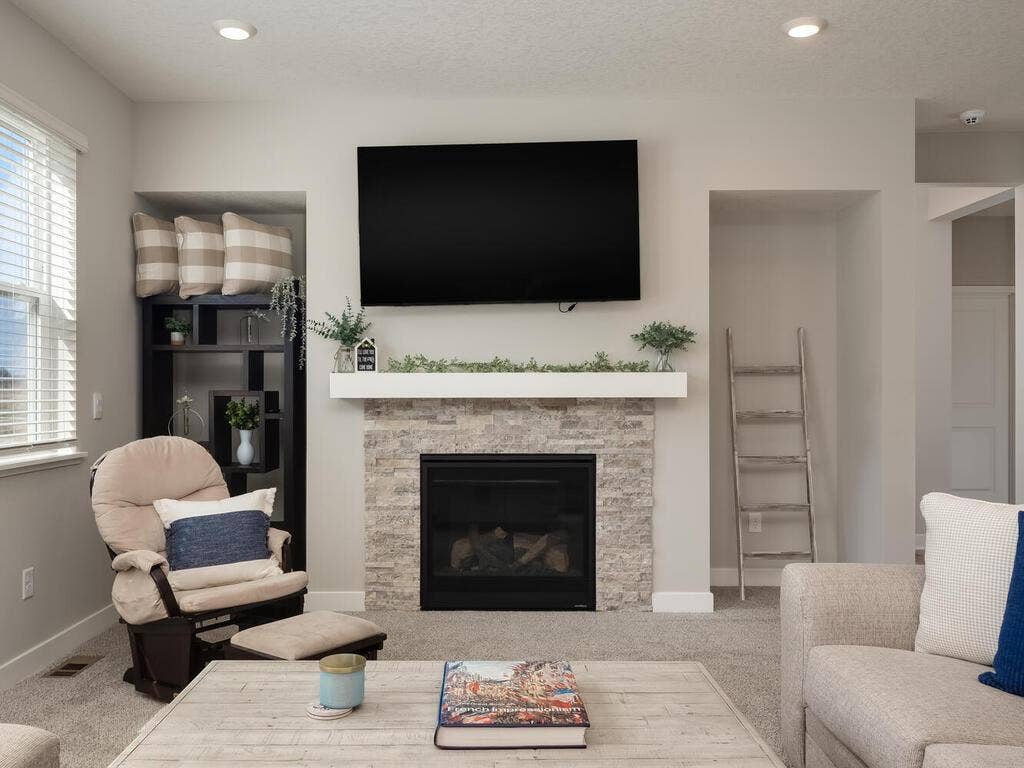 10691 Bent Pine Lane, Woodbury, MN 55129 10691 Bent Pne Ln Woodbury MN 55129 USA-016-021-Living Room-MLS_Size.jpg