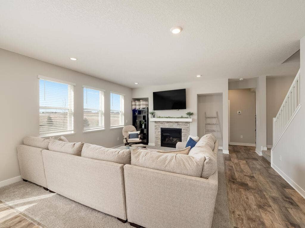 10691 Bent Pine Lane, Woodbury, MN 55129 10691 Bent Pne Ln Woodbury MN 55129 USA-015-012-Living Room-MLS_Size.jpg