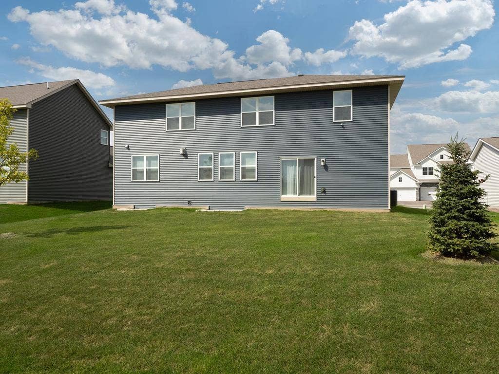 10691 Bent Pine Lane, Woodbury, MN 55129 005-046-Back-1024x768.jpg