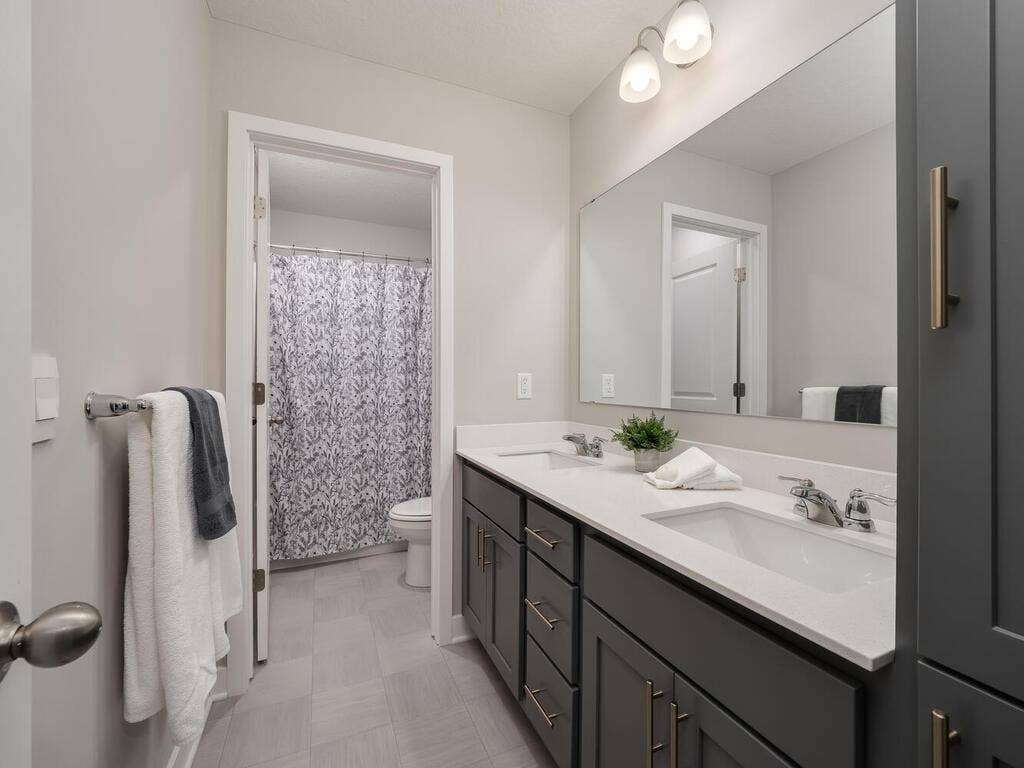10691 Bent Pine Lane, Woodbury, MN 55129 10691 Bent Pne Ln Woodbury MN 55129 USA-031-028-Bathroom-MLS_Size.jpg