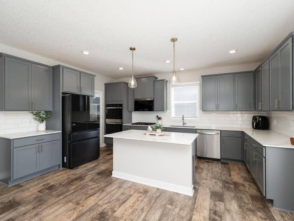10691 Bent Pine Lane, Woodbury, MN 55129 10691 Bent Pne Ln Woodbury MN 55129 USA-010-013-Kitchen-MLS_Size.jpg