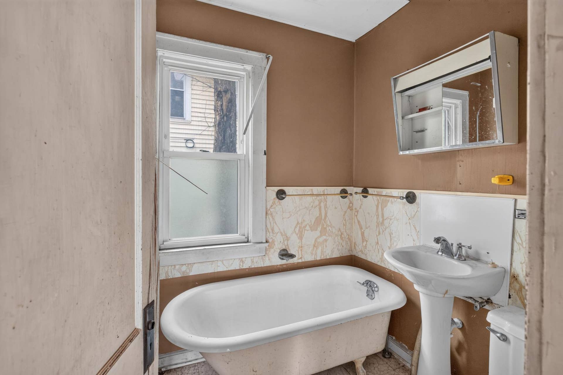 688 Magnolia Avenue E, 98, Saint Paul, MN 55106 Main level