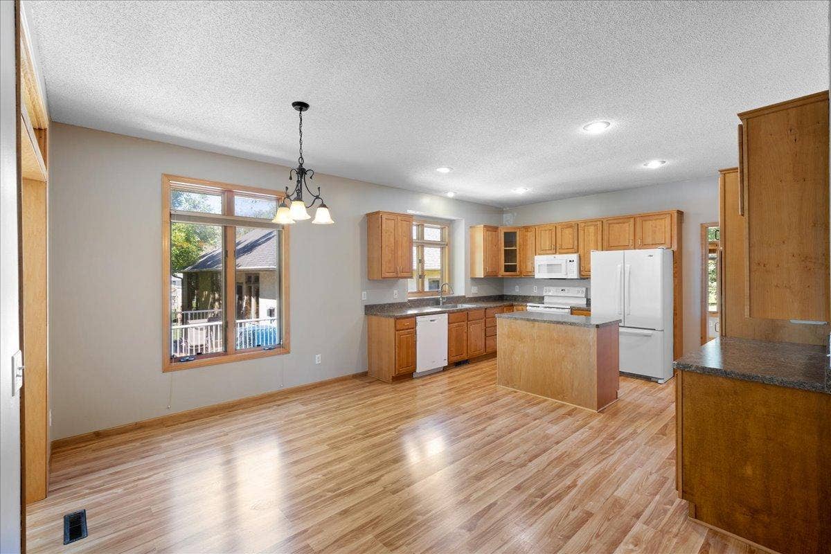 16891 88th Avenue N, Maple Grove, MN 55311 15-014.jpg