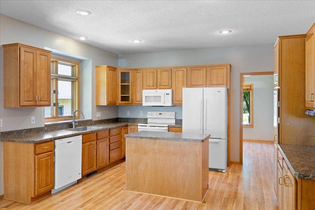16891 88th Avenue N, Maple Grove, MN 55311 17-015.jpg