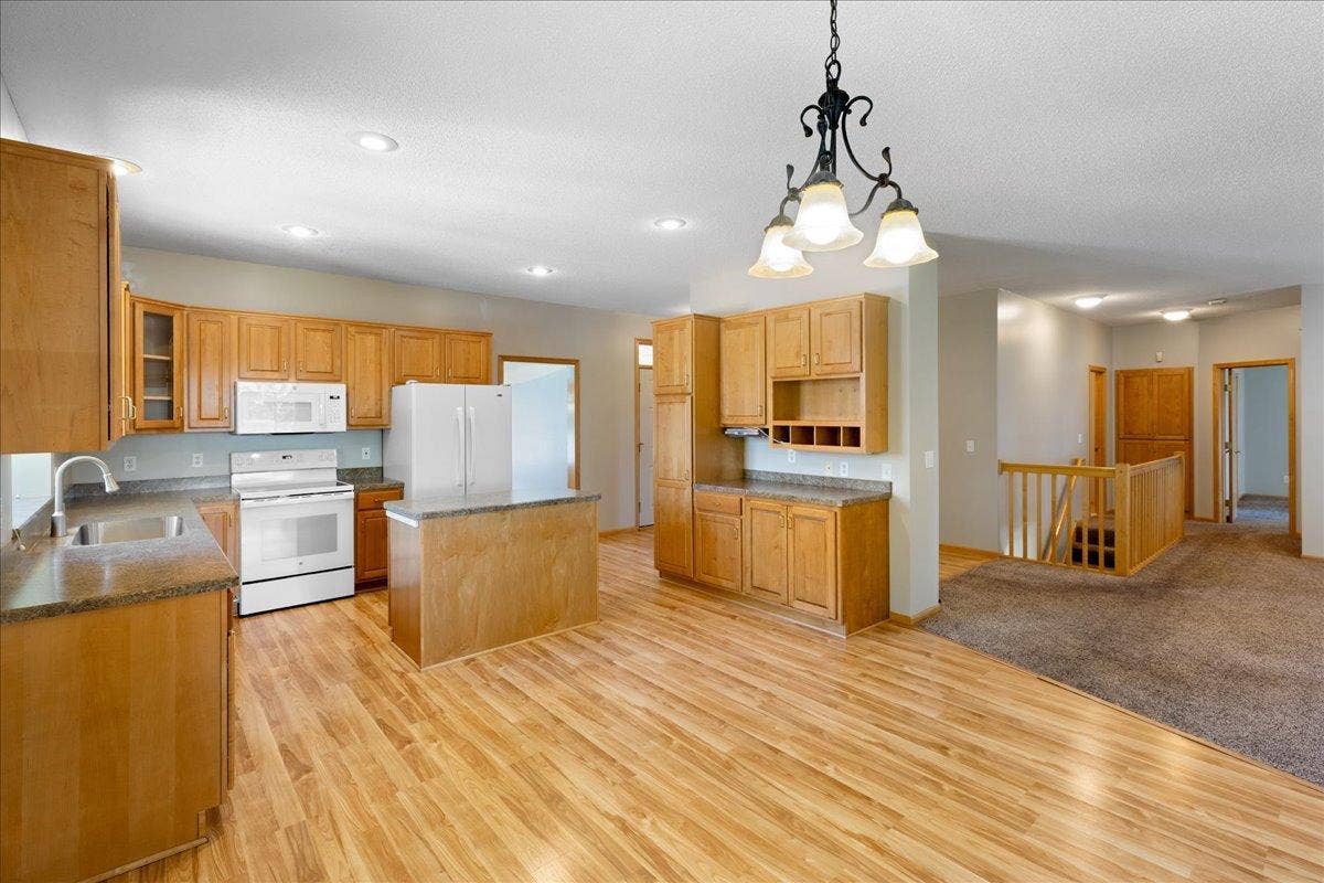 16891 88th Avenue N, Maple Grove, MN 55311 19-017.jpg