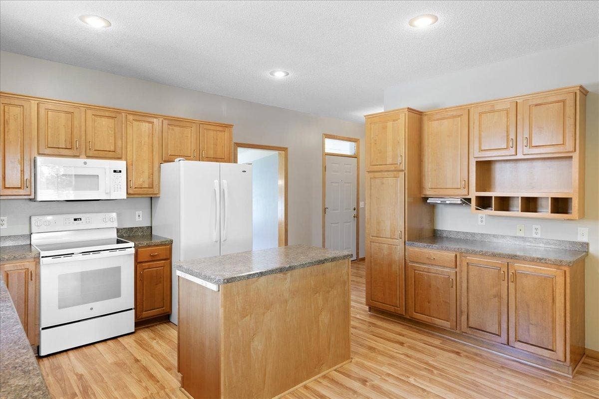 16891 88th Avenue N, Maple Grove, MN 55311 20-018.jpg