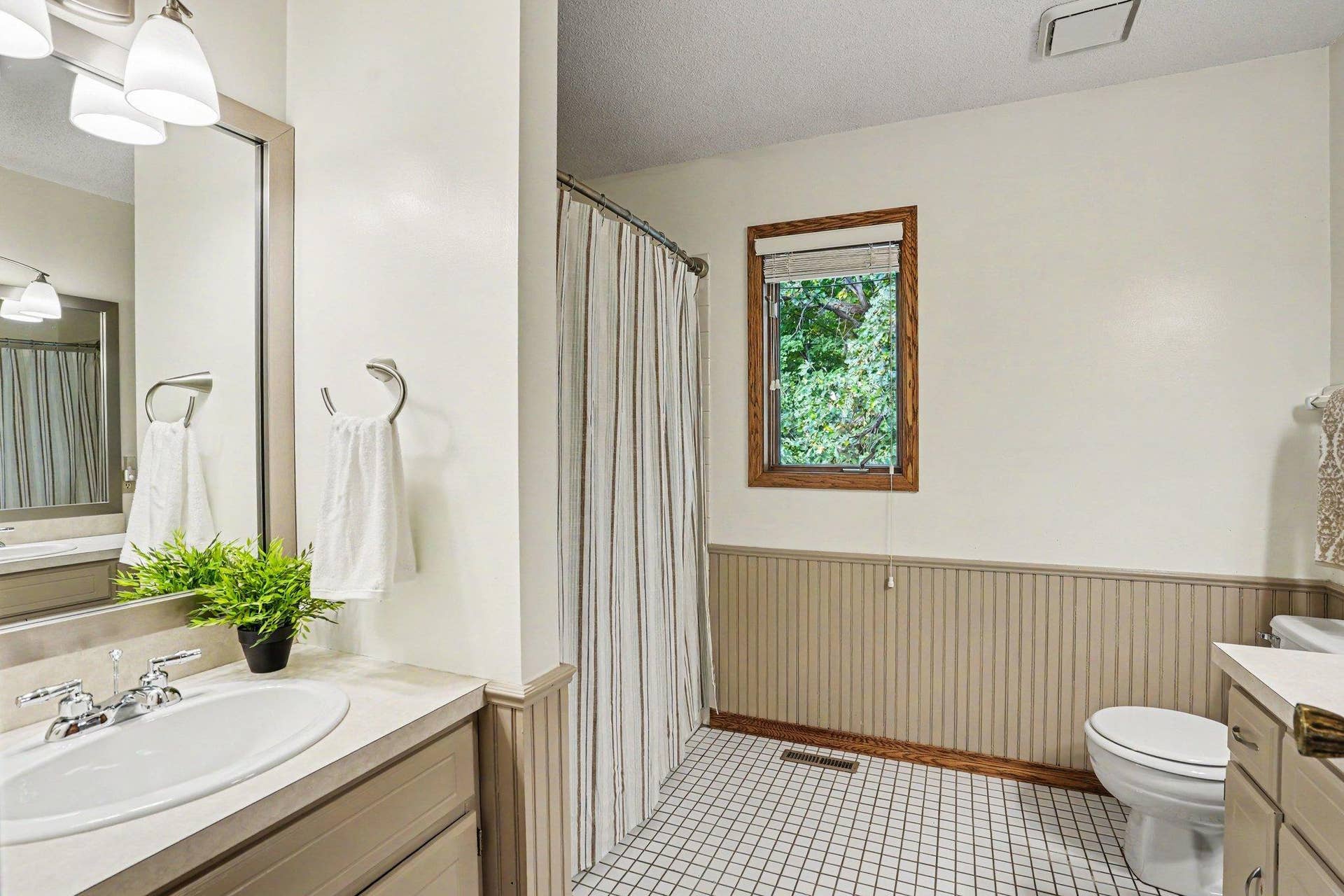 Full bathroom with 2 sinks