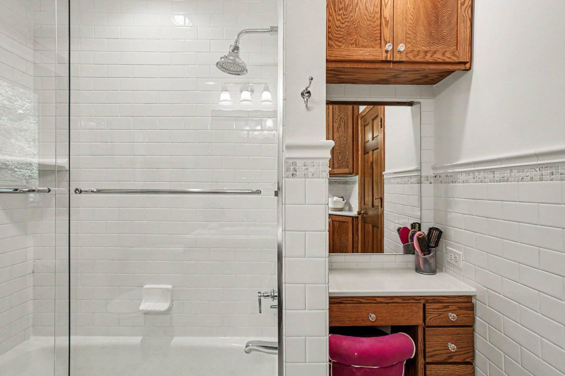 Sit down vanity in bathroom