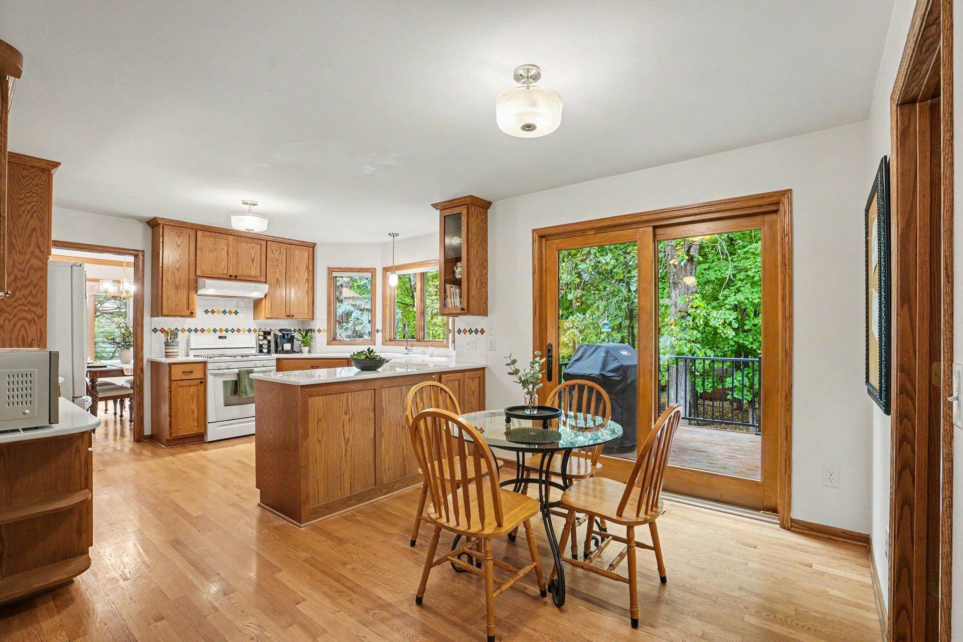 Eat in kitchen area