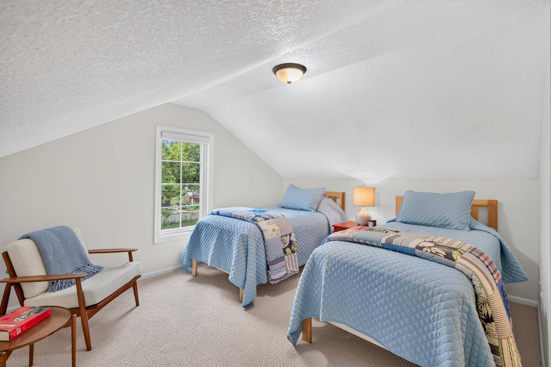 1835 Stillwater Street, White Bear Lake, MN 55110 Upper level bedroom complete with walk-in closet.
