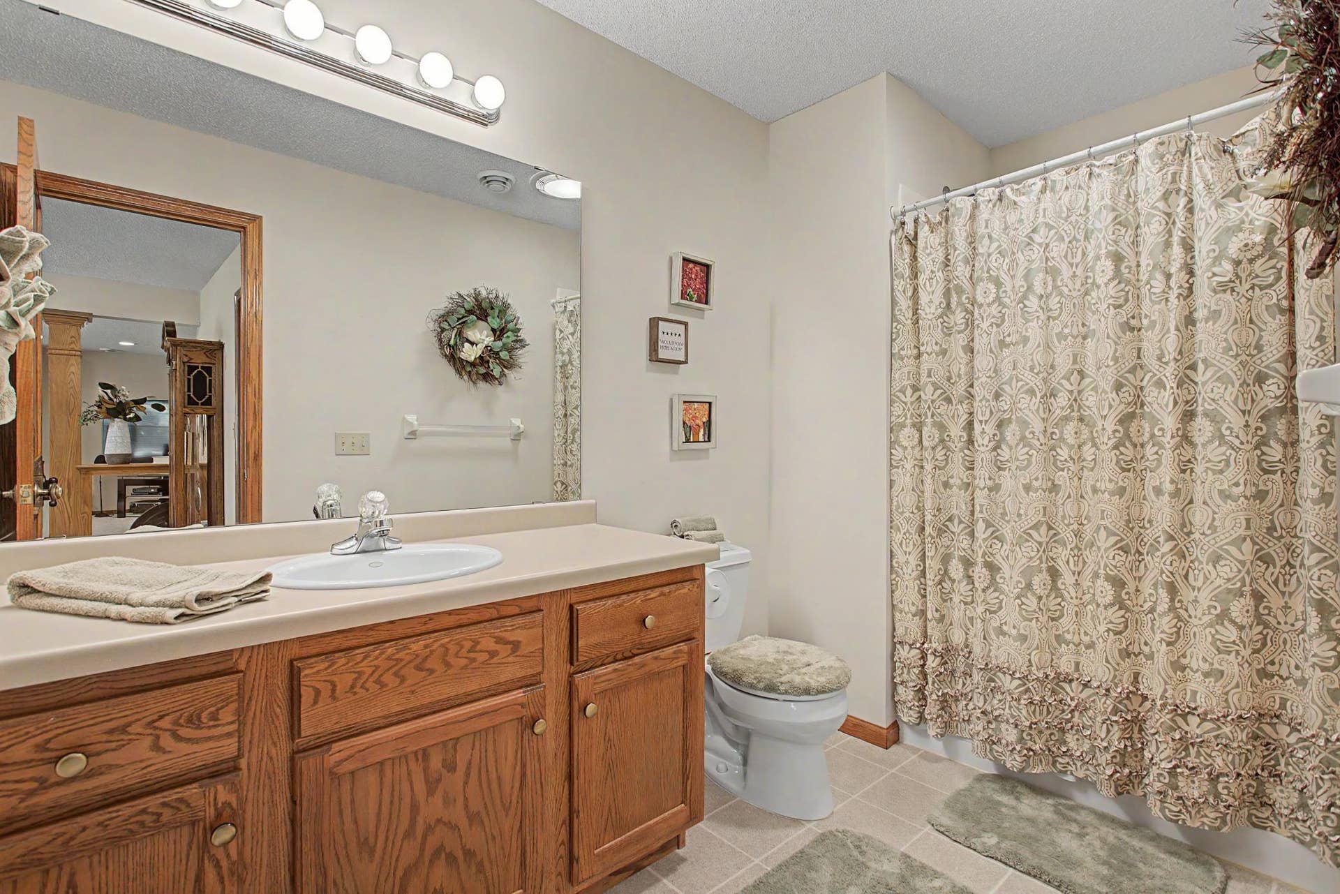 9753 Wedgewood Circle, Woodbury, MN 55125 9753 Wedgewood Circle, Woodbury, MN 55125