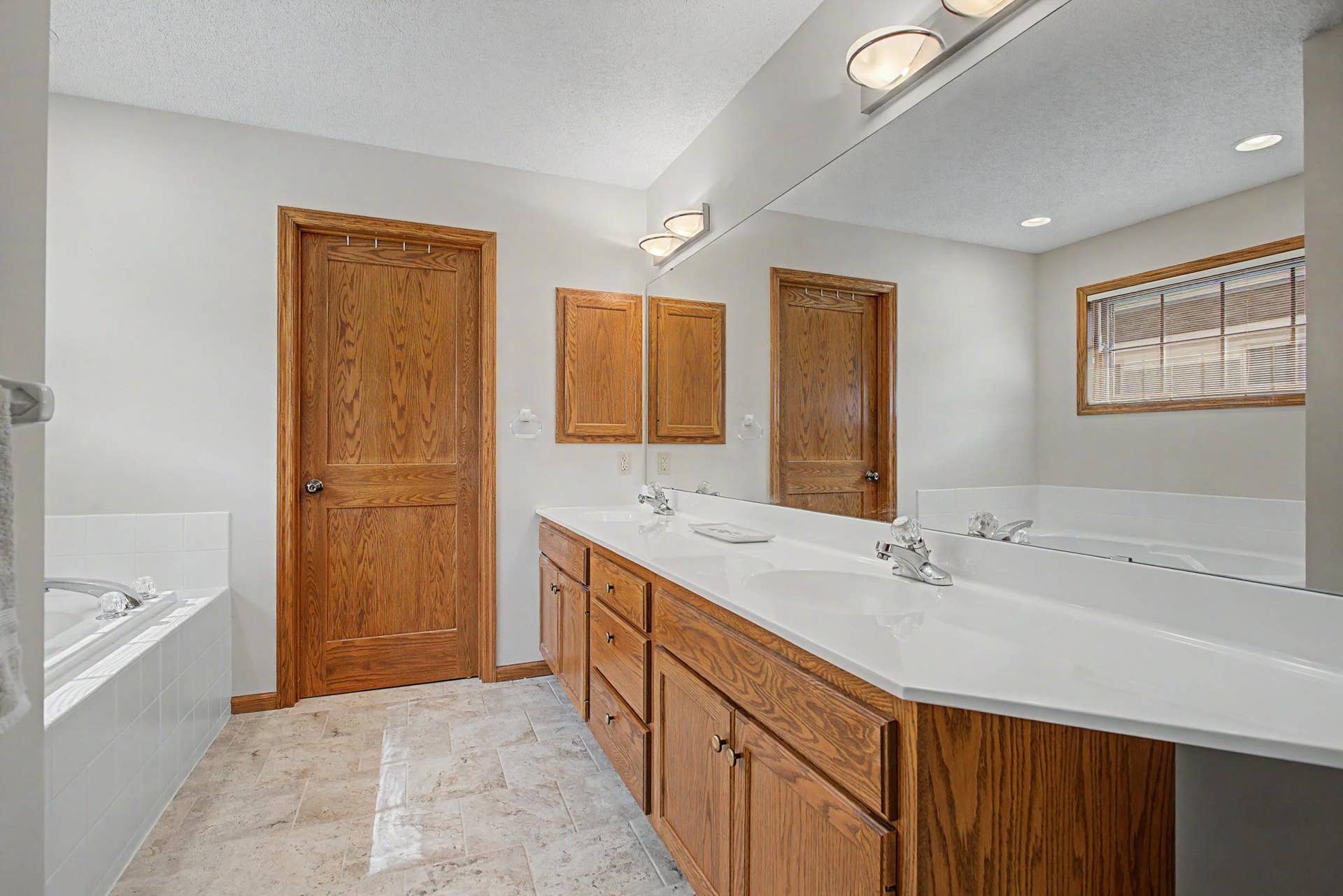 9753 Wedgewood Circle, Woodbury, MN 55125 9753 Wedgewood Circle, Woodbury, MN 55125